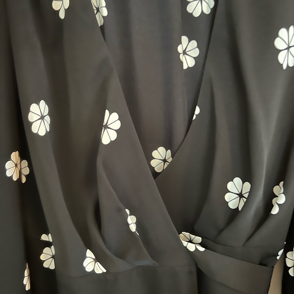 Kate Spade black floral clover print wrap dress size 12 - Picture 8 of 8